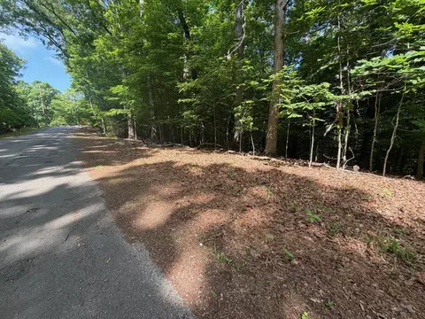 02 Beechwood Dr # A, Dandridge, TN 37725