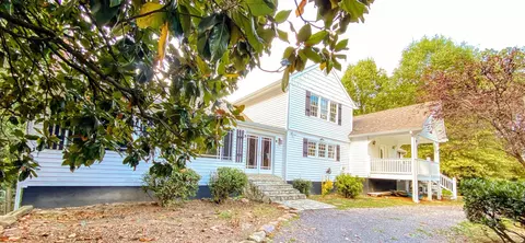 1325 Flat Woods Rd, Dandridge, TN 37725