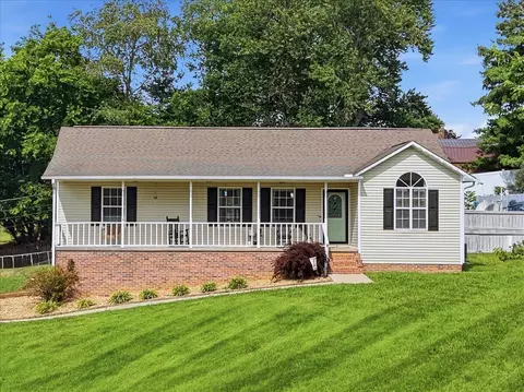 1932 Deer Ridge Dr, Morristown, TN 37814