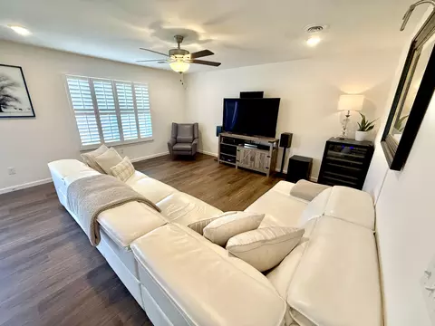Living - 1129 Janice Ln, Talbott, TN 37877 photo 2 of 2
