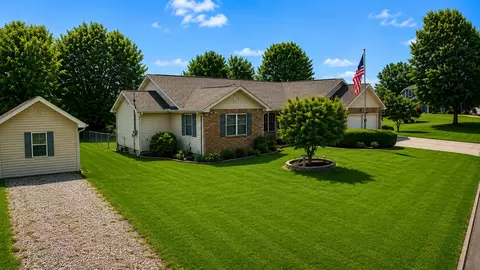 105 Ridgefield Dr, Dandridge, TN 37725
