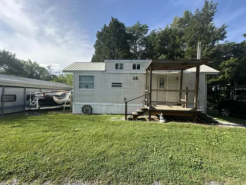 1889 Oak Grove Rd, Dandridge, TN 37725