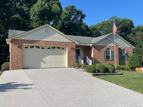 985 E Brentwood Dr, Morristown, TN 37814