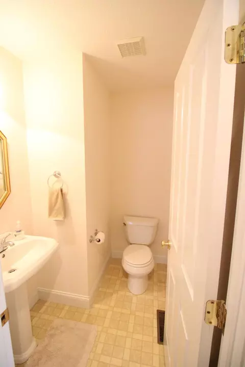 Bath - 7555 Stonehenge Dr, Talbott, TN 37877 photo 3 of 5