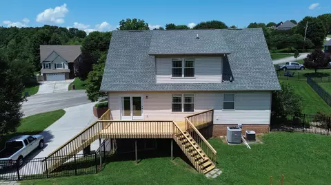 Exterior - 7555 Stonehenge Dr, Talbott, TN 37877 photo 4 of 7