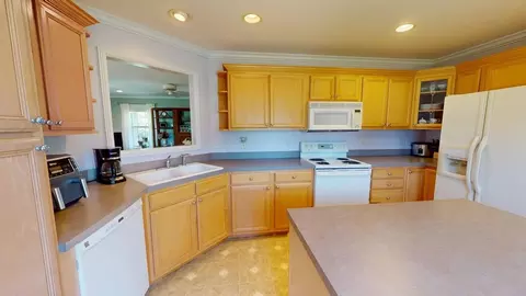 Kitchen - 7555 Stonehenge Dr, Talbott, TN 37877 photo 4 of 6