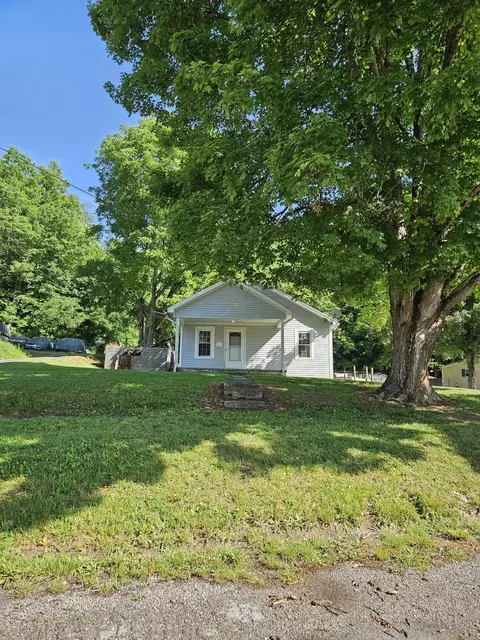 154 Mullins Dr, Sneedville, TN 37869