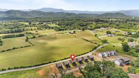 958 Lacy Ct, Sevierville, TN 37862