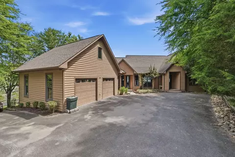 2009 Tahlequah Ln, Mooresburg, TN 37811