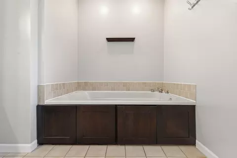 Bath - 924 Sheila Ct, Talbott, TN 37877 photo 6 of 8