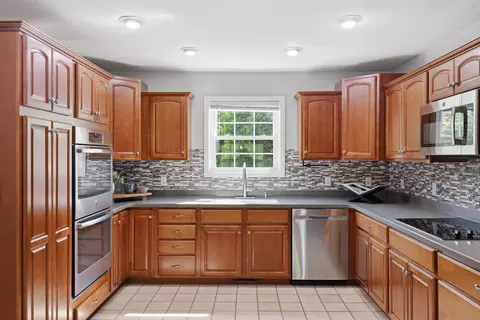 Kitchen - 924 Sheila Ct, Talbott, TN 37877 photo 2 of 6