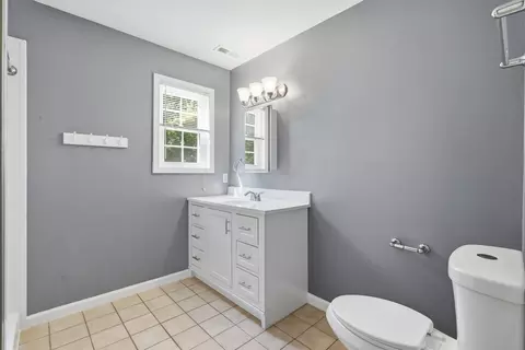 Bath - 924 Sheila Ct, Talbott, TN 37877 photo 2 of 8