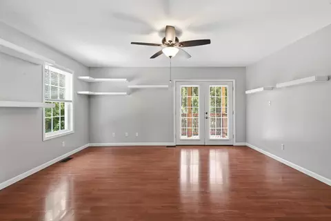 Living - 924 Sheila Ct, Talbott, TN 37877 photo 2 of 5