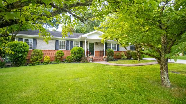 321 Creekmoor Dr, Jefferson City, TN 37760