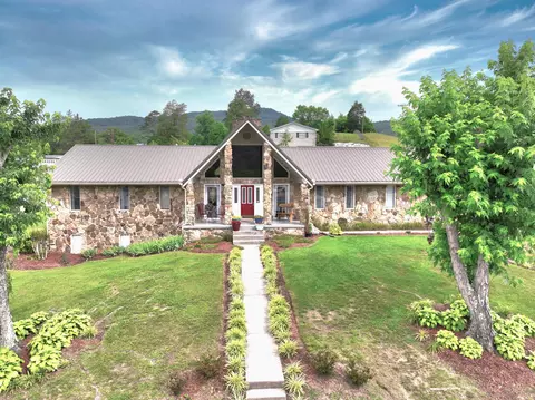 173 Academy St, Sneedville, TN 37869