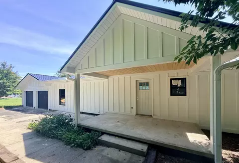 1638 Canal Ln, Dandridge, TN 37725