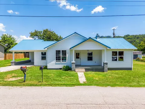 233 Harrison St, Sneedville, TN 37869
