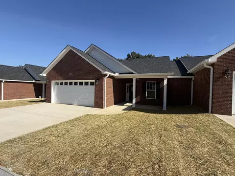 1053 Patriot Landing Dr, Dandridge, TN 37725