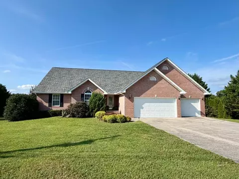 1970 Smokey Meadows Dr, Dandridge, TN 37725