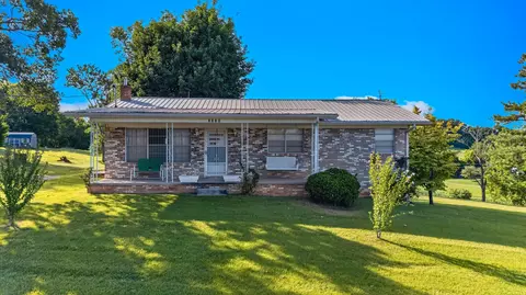1118 Newman Riley Rd, Dandridge, TN 37725