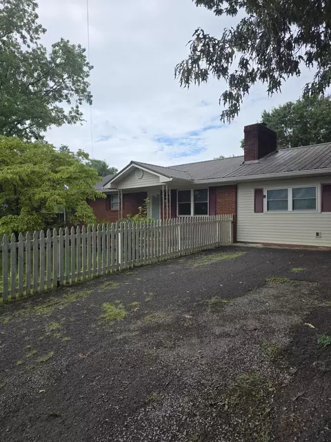 300 Tanasi Dr, Newport, TN 37821