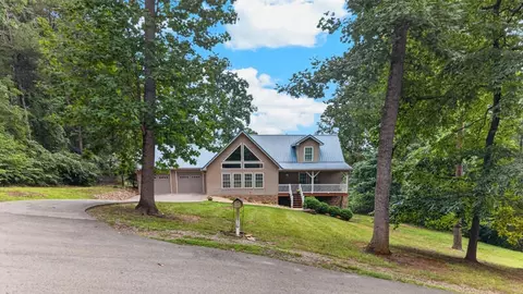 916 Redbud Dr, Dandridge, TN 37725