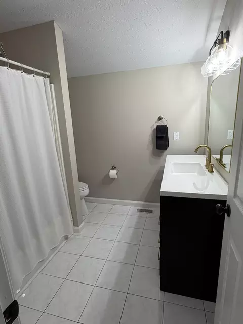 Bath - 8046 Greenbriar Rd, Talbott, TN 37877 photo 2 of 4