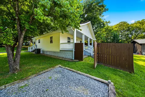 205 Jaybird Rd, Newport, TN 37821