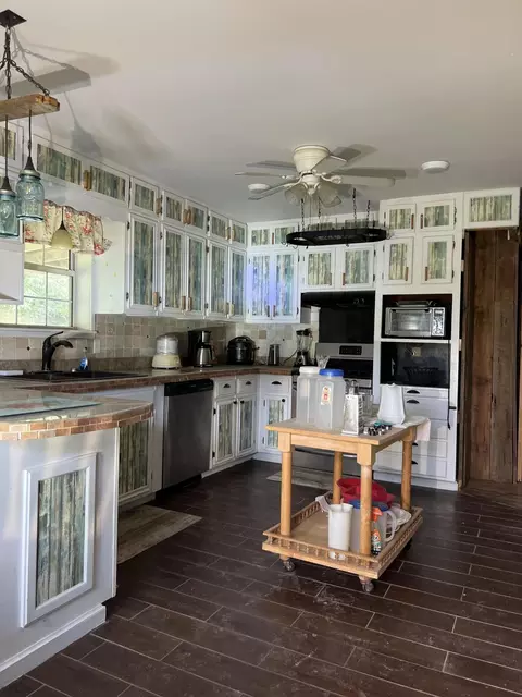 Kitchen - 672 S Chucky Pike, Talbott, TN 37877 photo 2 of 2