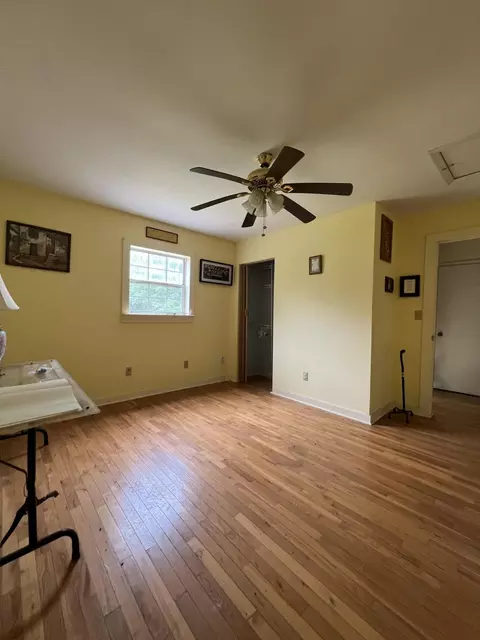 Bedroom - 672 S Chucky Pike, Talbott, TN 37877 photo 2 of 3