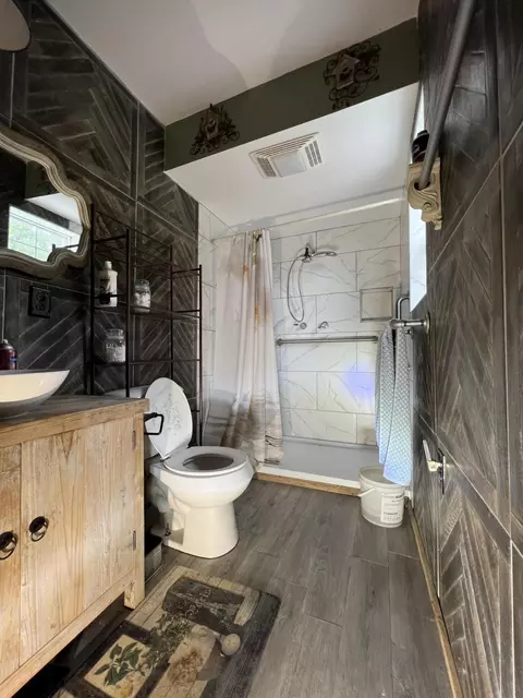 Bath - 672 S Chucky Pike, Talbott, TN 37877 photo 1 of 2