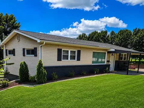 903 E Cross Rd, Dandridge, TN 37725