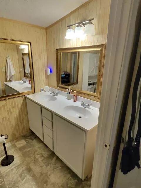 Bath - 3500 Poor Valley Rd, Rutledge, TN 37861 photo 5 of 6