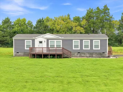 121 Rhea Cir, Mooresburg, TN 37811