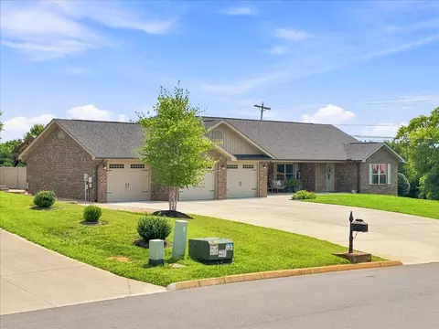 106 Crosslake Ln, Dandridge, TN 37725