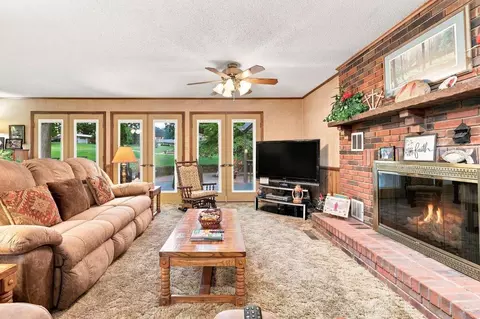 Living - 723 Whippoorwill Dr, Talbott, TN 37877 photo 3 of 8