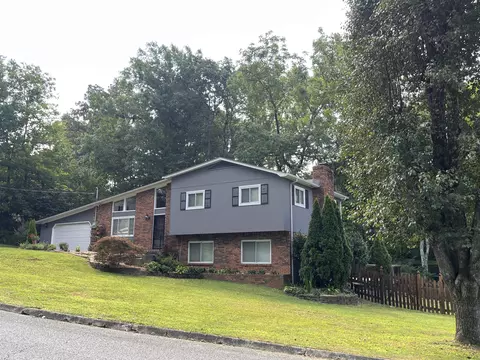 104 Clark Ln, Oak Ridge, TN 37830
