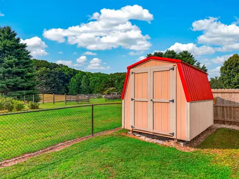 Exterior - 7403 Travis Rd, Talbott, TN 37877 photo 13 of 16