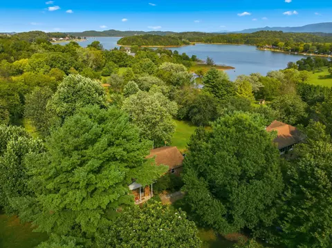 1634 Brookview Dr, Dandridge, TN 37725