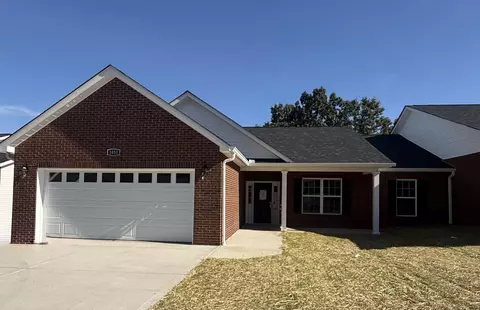 1051 Patriot Landing Dr, Dandridge, TN 37725