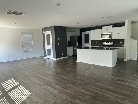 Living - 324 Everleigh Cir, Talbott, TN 37877 photo 1 of 3