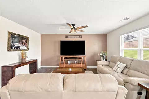 Living - 1032 Evan Ct, Talbott, TN 37877 photo 1 of 3