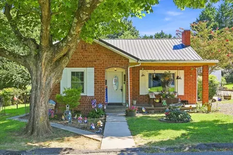 204 Huffmaster St, Rogersville, TN 37857