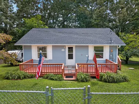 221 Oak St, Surgoinsville, TN 37873