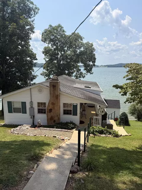 1490 Dover Ln, Dandridge, TN 37725