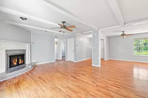 Living - 5948 Doug Ln, Talbott, TN 37877 photo 6 of 8