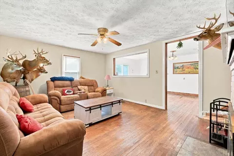 Living - 9705 Hogskin Rd, Corryton, TN 37721 photo 2 of 2