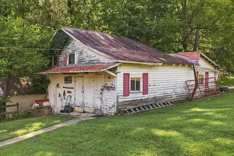 Exterior - 9705 Hogskin Rd, Corryton, TN 37721 photo 5 of 20