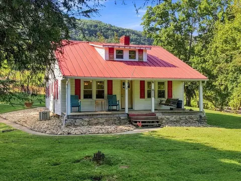 Exterior - 9705 Hogskin Rd, Corryton, TN 37721 photo 2 of 20