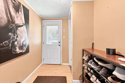 Entry Way - 9705 Hogskin Rd, Corryton, TN 37721 photo 1 of 2